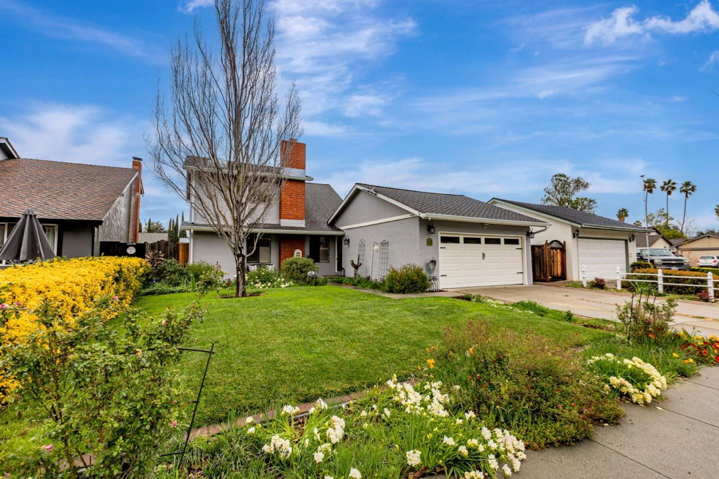 Detail Gallery Image 2 of 44 For 381 Curie, San Jose,  CA 95123 - 3 Beds | 2 Baths