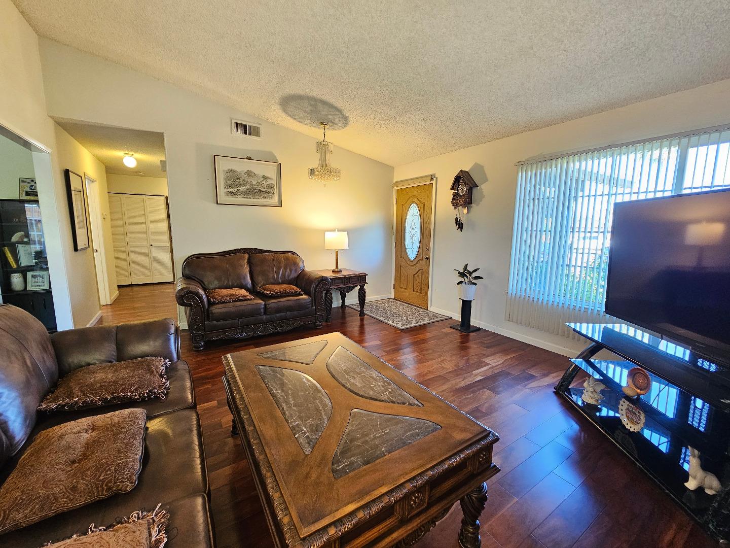 Detail Gallery Image 3 of 29 For 1032 Adobe Creek Ct, San Jose,  CA 95127 - 3 Beds | 2 Baths