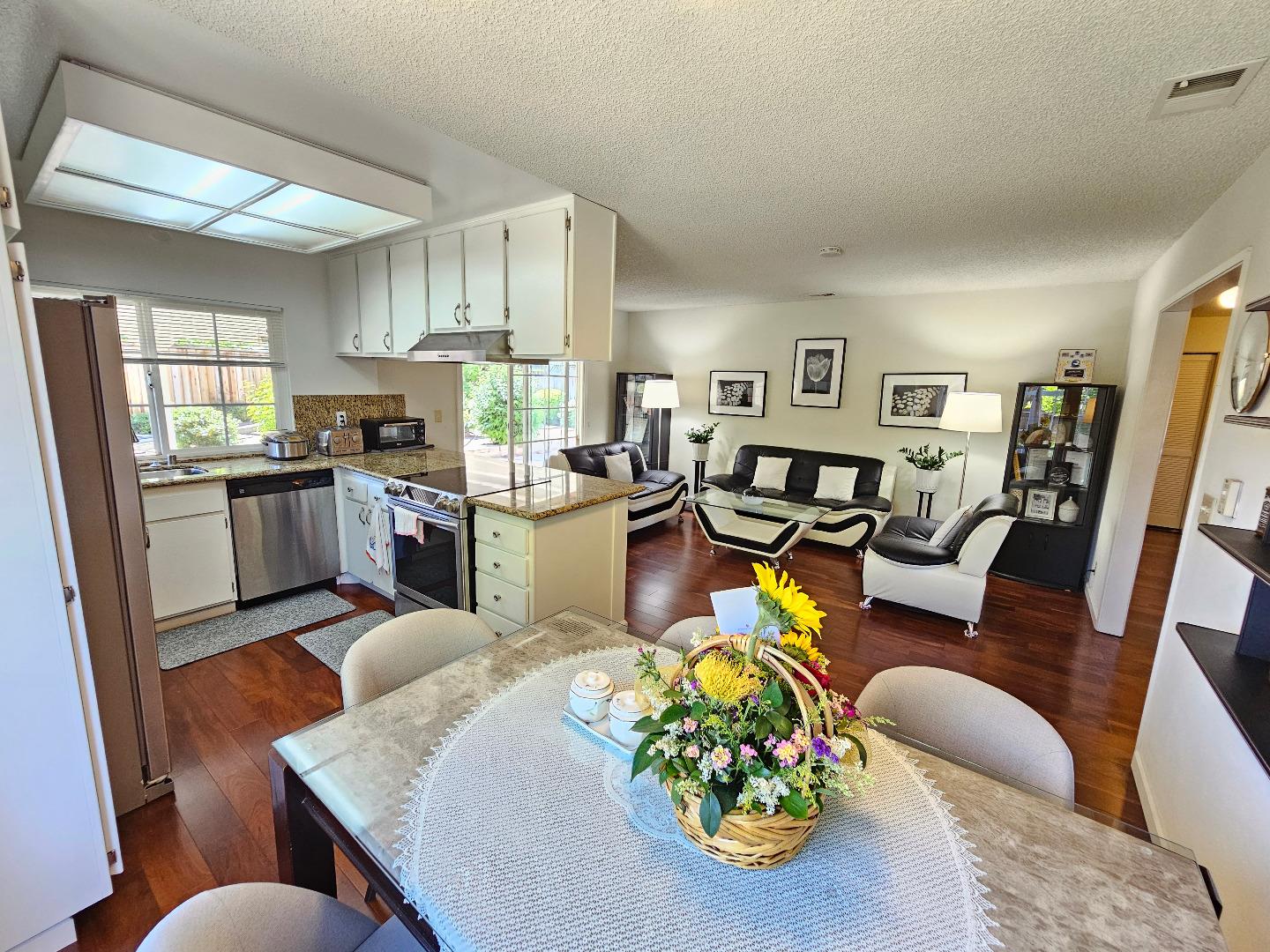 Detail Gallery Image 6 of 29 For 1032 Adobe Creek Ct, San Jose,  CA 95127 - 3 Beds | 2 Baths