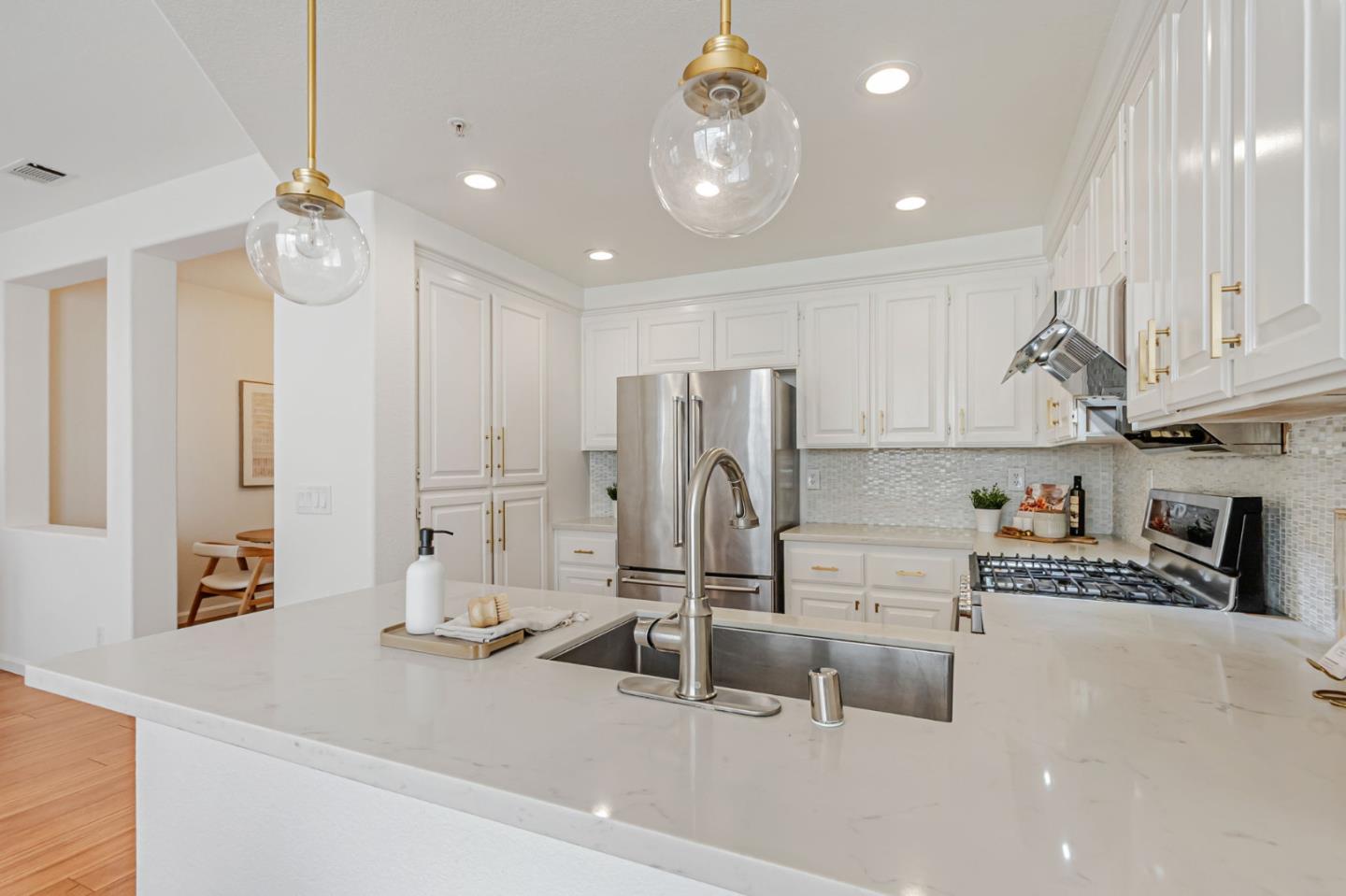 Detail Gallery Image 10 of 44 For 407 Camille Cir #16,  San Jose,  CA 95134 - 3 Beds | 2/1 Baths