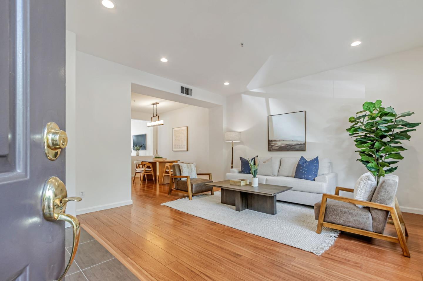 Detail Gallery Image 2 of 44 For 407 Camille Cir #16,  San Jose,  CA 95134 - 3 Beds | 2/1 Baths