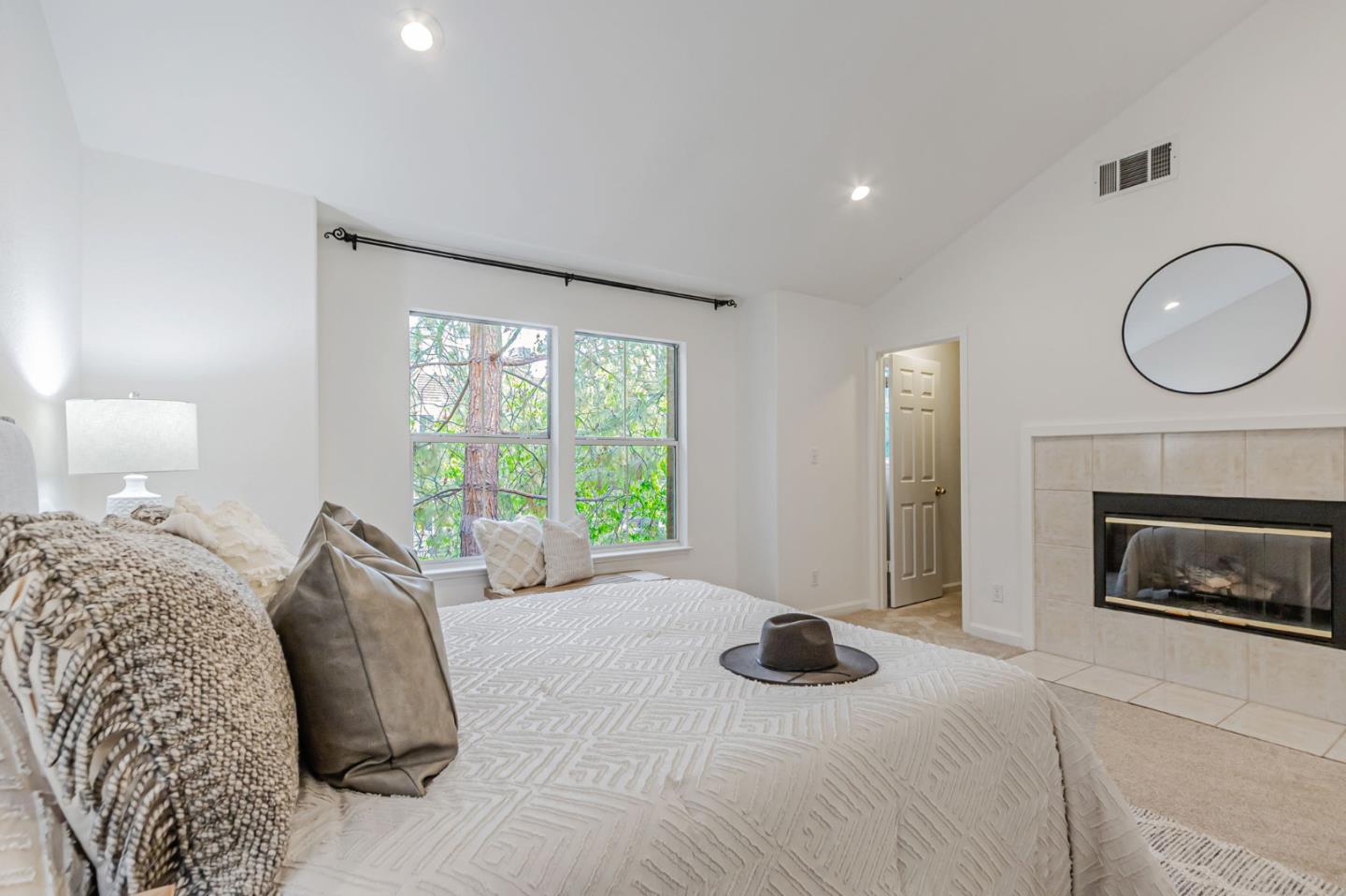 Detail Gallery Image 27 of 44 For 407 Camille Cir #16,  San Jose,  CA 95134 - 3 Beds | 2/1 Baths