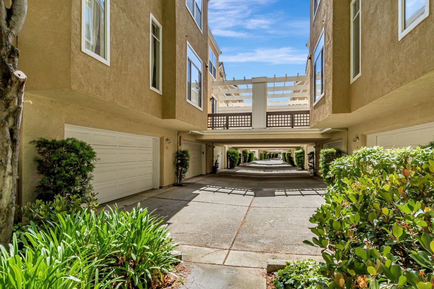Detail Gallery Image 37 of 44 For 407 Camille Cir #16,  San Jose,  CA 95134 - 3 Beds | 2/1 Baths