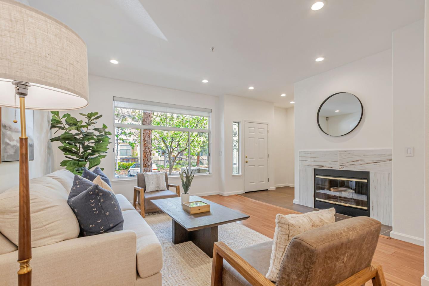 Detail Gallery Image 4 of 44 For 407 Camille Cir #16,  San Jose,  CA 95134 - 3 Beds | 2/1 Baths