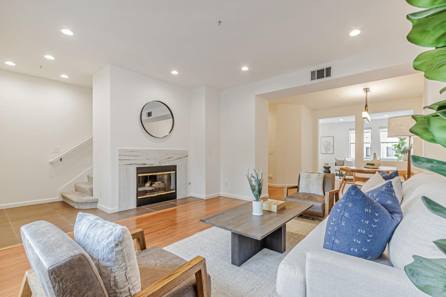 Detail Gallery Image 5 of 44 For 407 Camille Cir #16,  San Jose,  CA 95134 - 3 Beds | 2/1 Baths