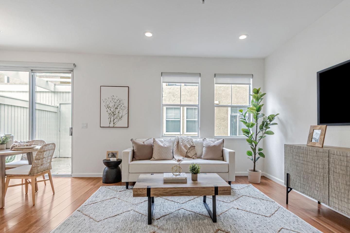 Detail Gallery Image 6 of 44 For 407 Camille Cir #16,  San Jose,  CA 95134 - 3 Beds | 2/1 Baths