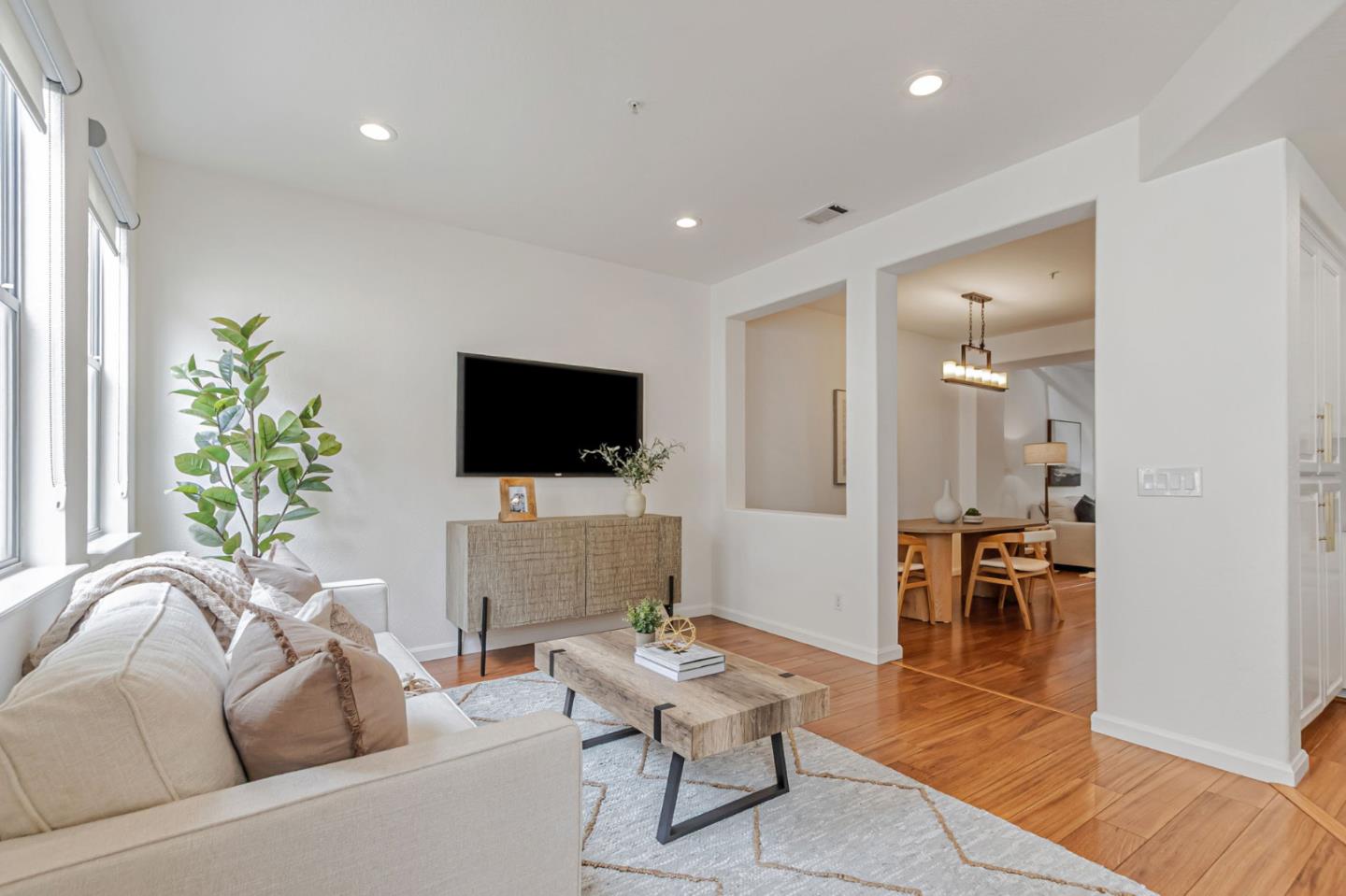 Detail Gallery Image 8 of 44 For 407 Camille Cir #16,  San Jose,  CA 95134 - 3 Beds | 2/1 Baths