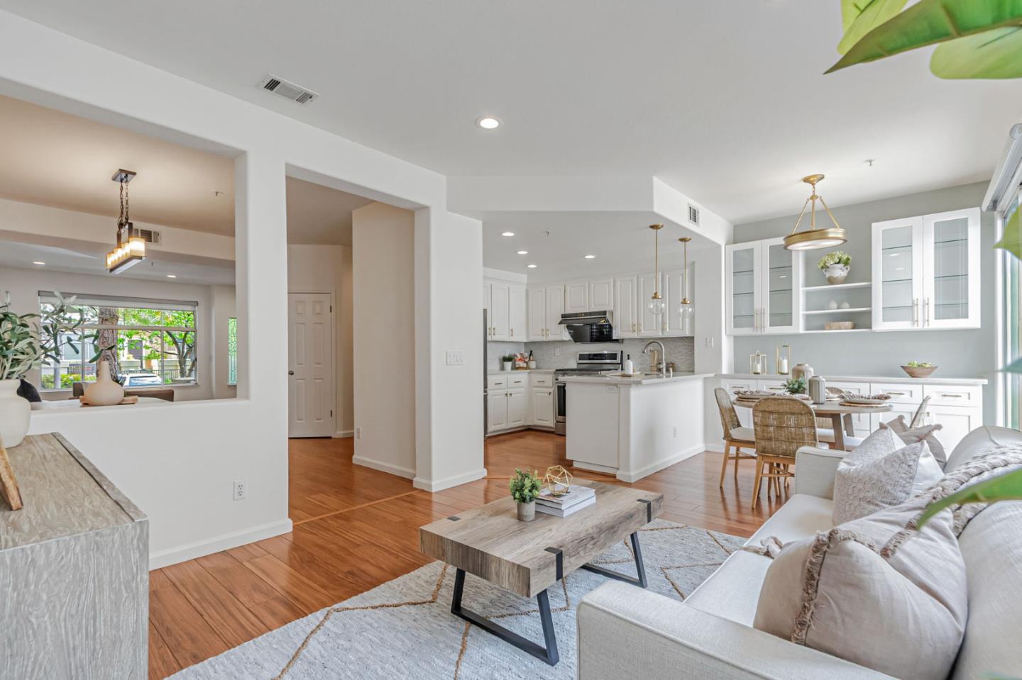 Detail Gallery Image 9 of 44 For 407 Camille Cir #16,  San Jose,  CA 95134 - 3 Beds | 2/1 Baths