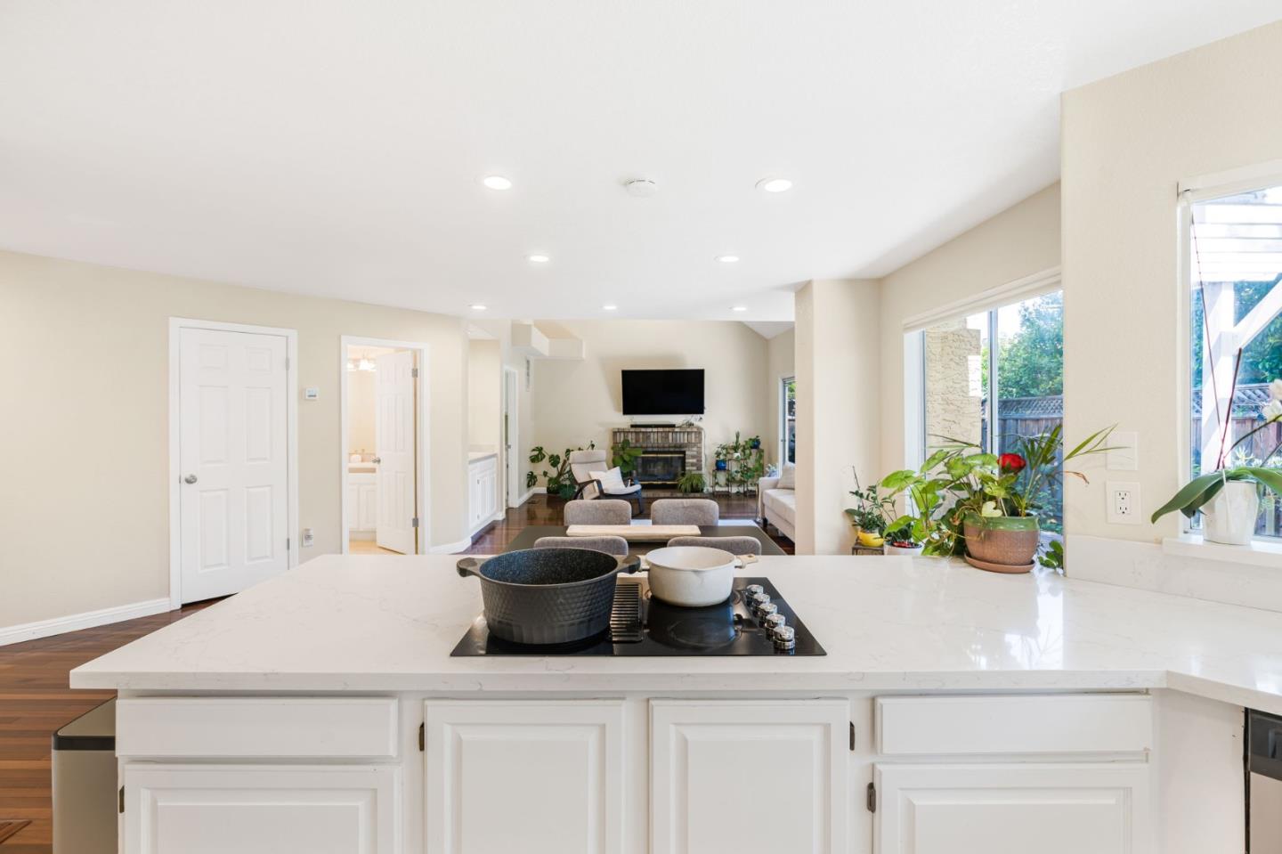 Detail Gallery Image 15 of 56 For 17992 Hillwood Ln, Morgan Hill,  CA 95037 - 4 Beds | 2/1 Baths