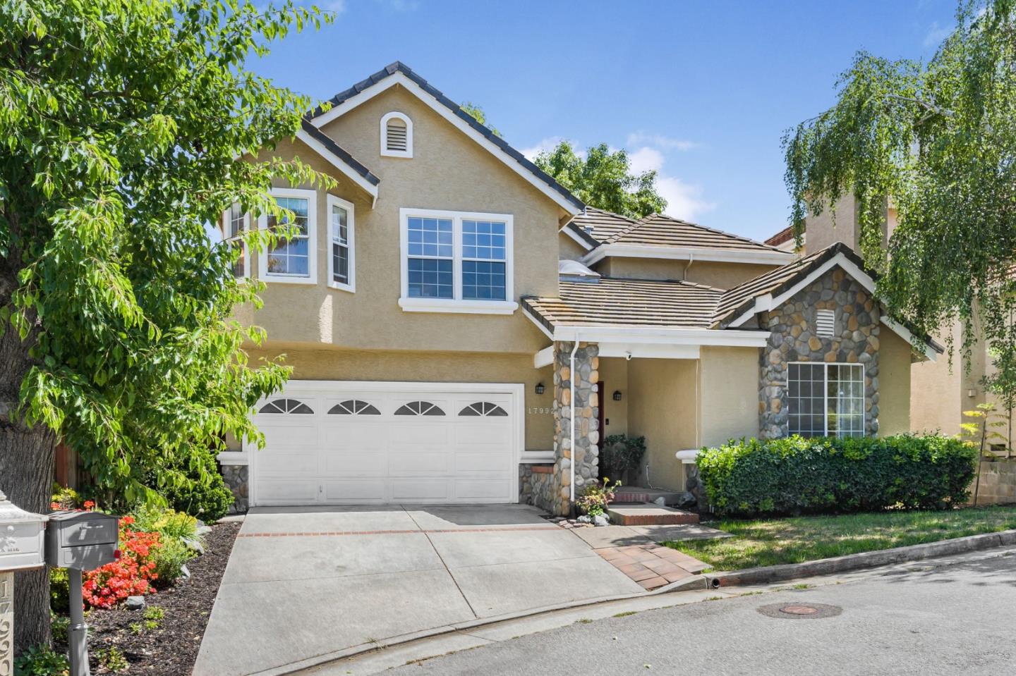 Detail Gallery Image 2 of 56 For 17992 Hillwood Ln, Morgan Hill,  CA 95037 - 4 Beds | 2/1 Baths