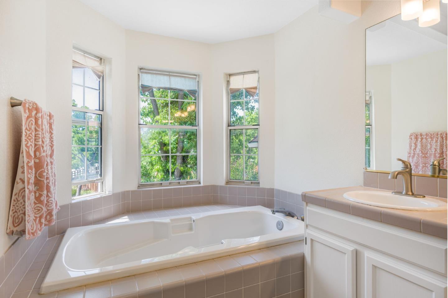 Detail Gallery Image 31 of 56 For 17992 Hillwood Ln, Morgan Hill,  CA 95037 - 4 Beds | 2/1 Baths