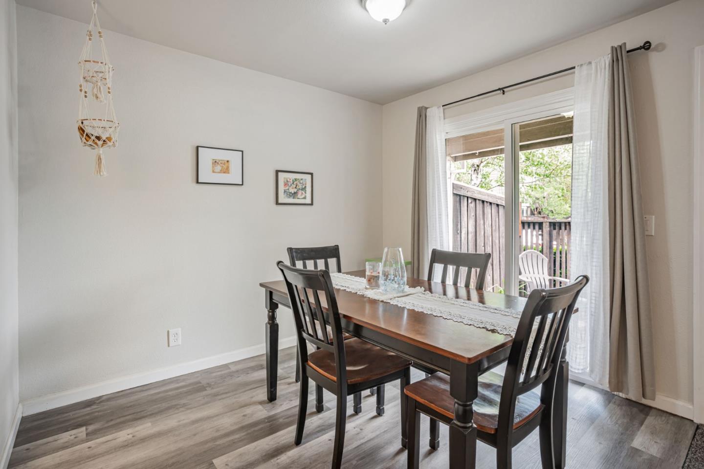 Detail Gallery Image 13 of 43 For 3090 Woods Cir, Davis,  CA 95616 - 2 Beds | 1/1 Baths