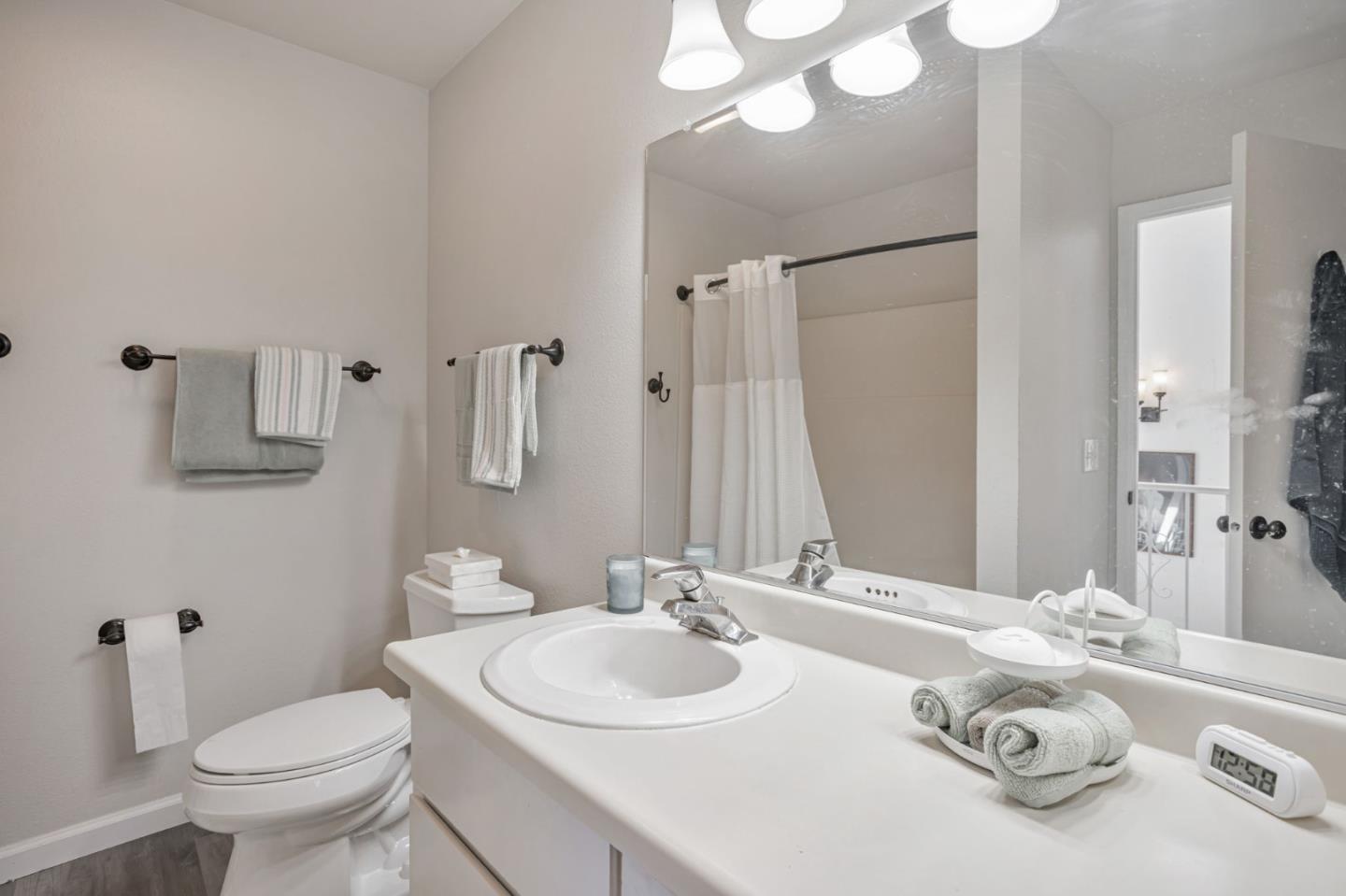 Detail Gallery Image 24 of 43 For 3090 Woods Cir, Davis,  CA 95616 - 2 Beds | 1/1 Baths