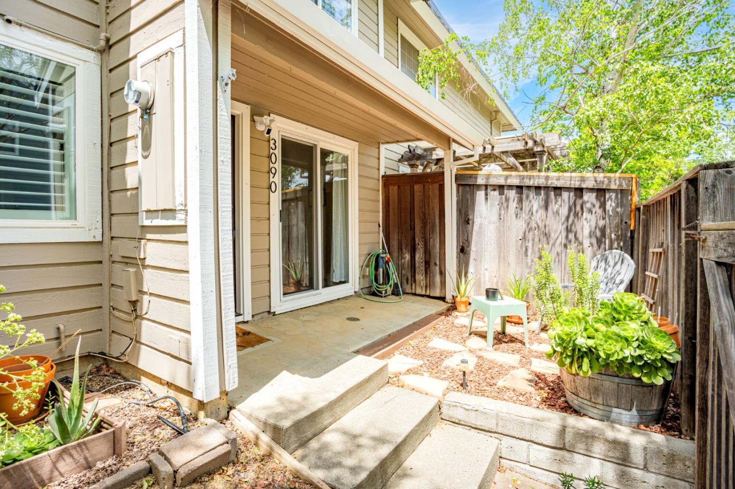 Detail Gallery Image 4 of 43 For 3090 Woods Cir, Davis,  CA 95616 - 2 Beds | 1/1 Baths