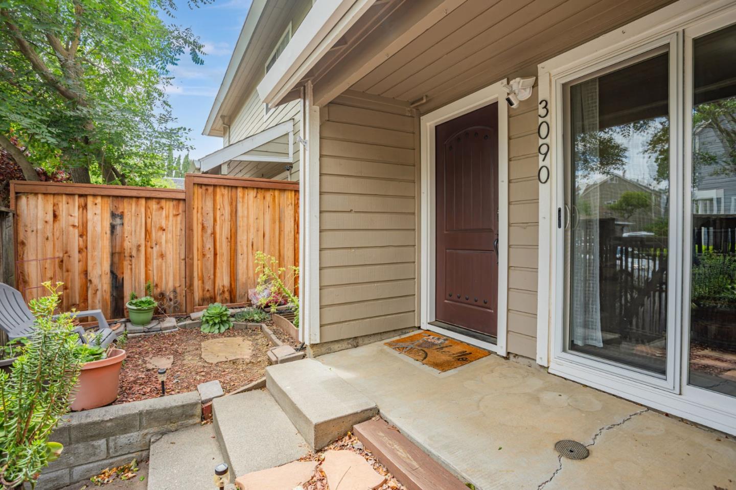 Detail Gallery Image 5 of 43 For 3090 Woods Cir, Davis,  CA 95616 - 2 Beds | 1/1 Baths
