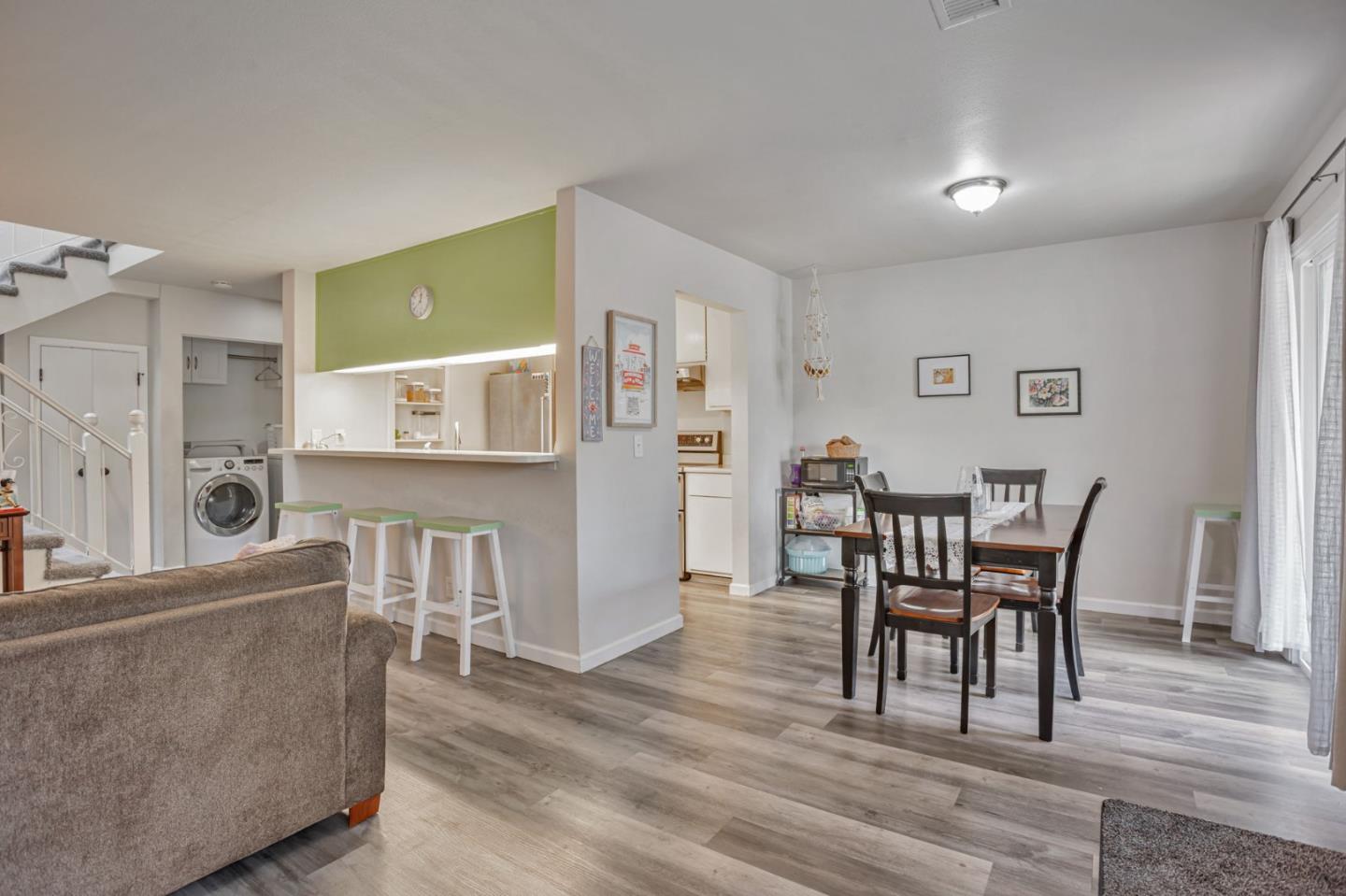 Detail Gallery Image 6 of 43 For 3090 Woods Cir, Davis,  CA 95616 - 2 Beds | 1/1 Baths