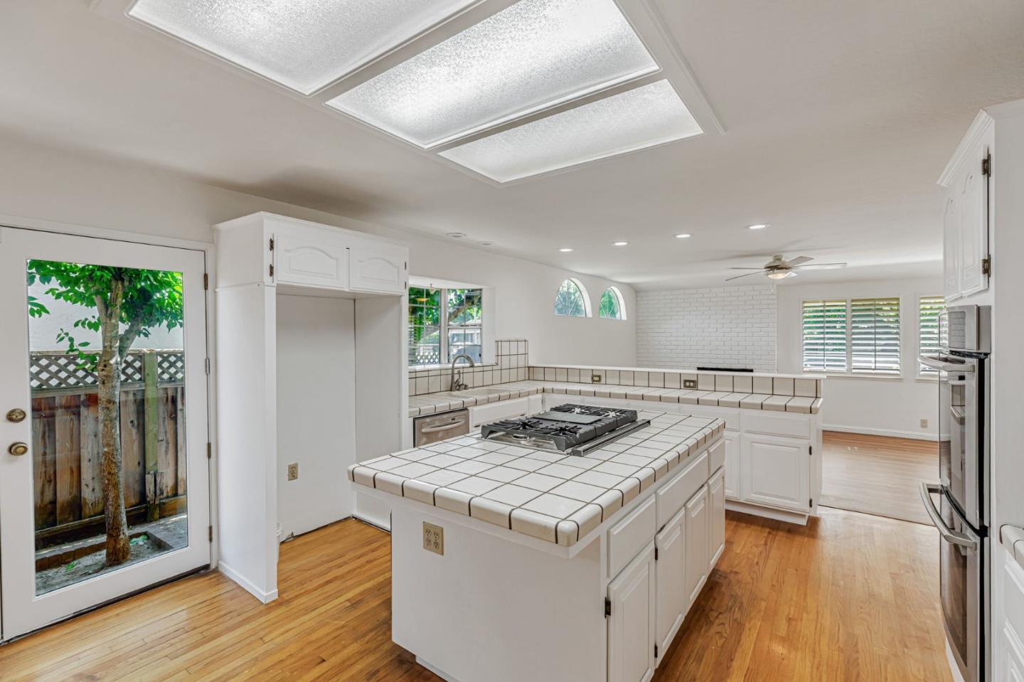 Detail Gallery Image 22 of 60 For 7609 Santa Paula Dr, Gilroy,  CA 95020 - 5 Beds | 3 Baths