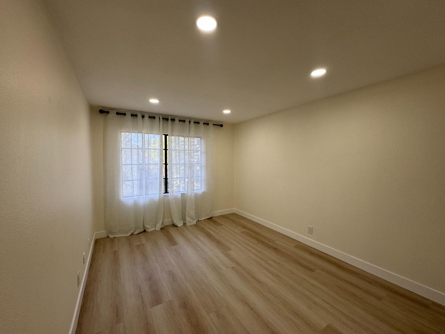 Detail Gallery Image 18 of 21 For 5361 Cribari Dell, San Jose,  CA 95135 - 2 Beds | 2 Baths