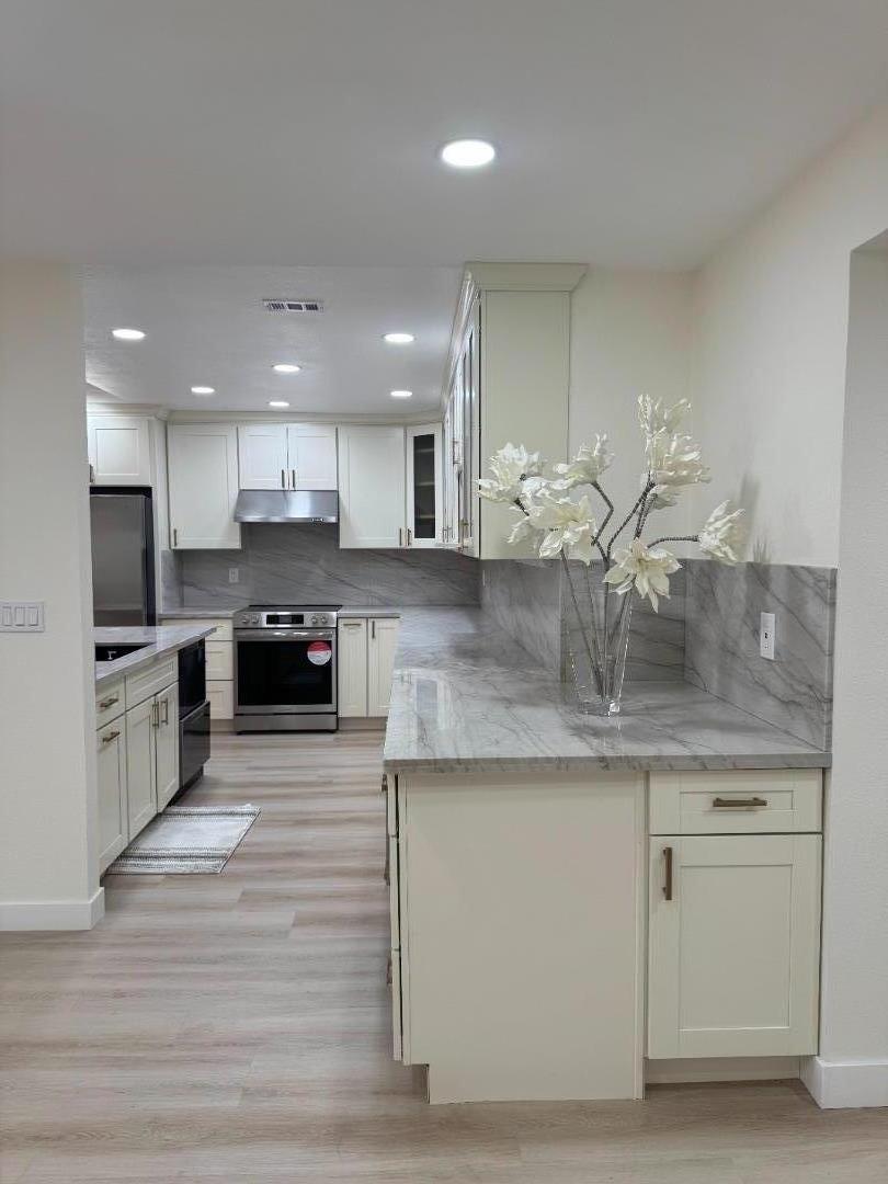 Detail Gallery Image 6 of 21 For 5361 Cribari Dell, San Jose,  CA 95135 - 2 Beds | 2 Baths
