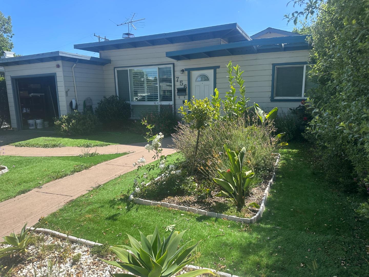 Detail Gallery Image 1 of 16 For 756 Rand St, San Mateo,  CA 94401 - 3 Beds | 2 Baths