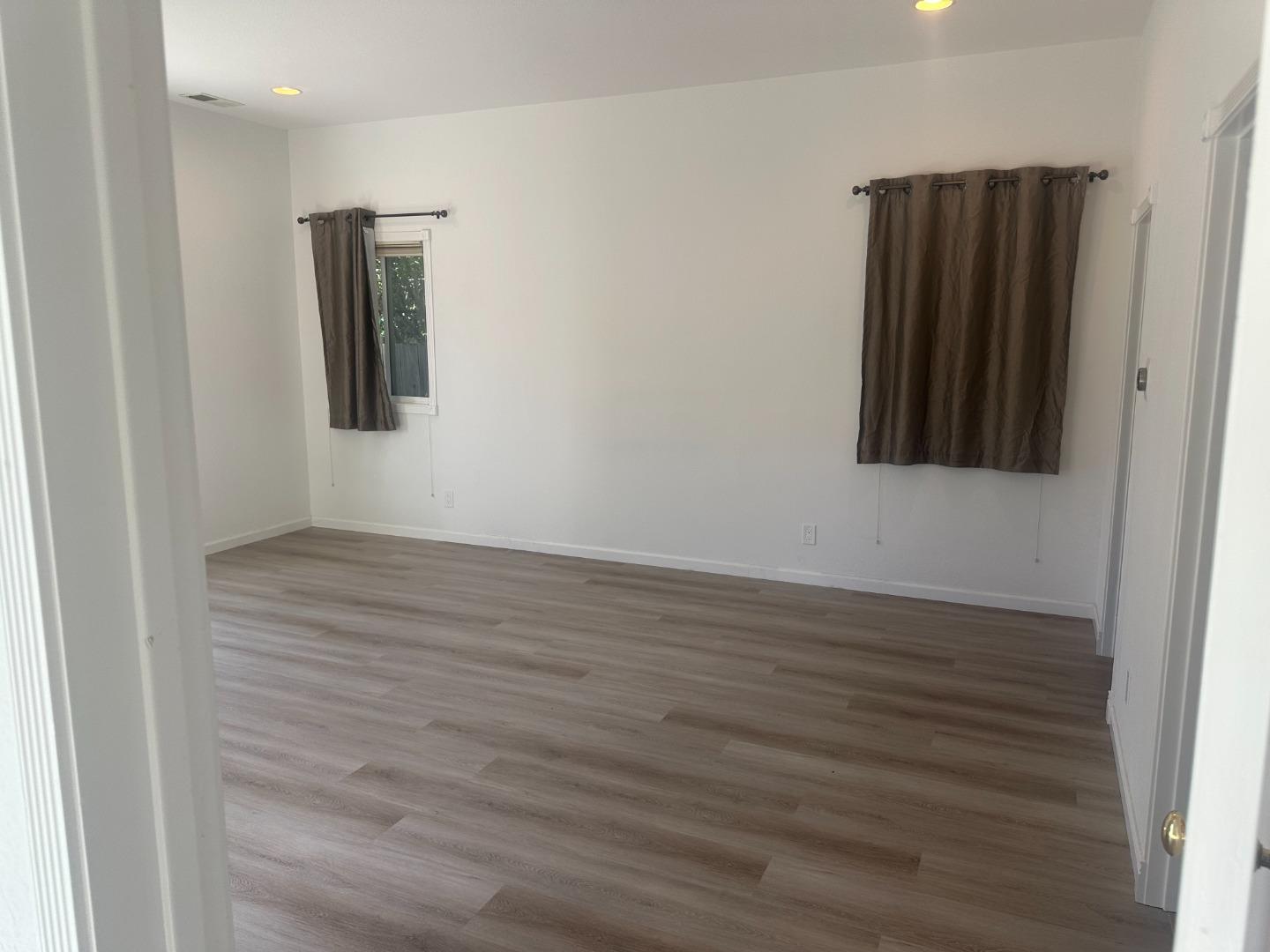 Detail Gallery Image 8 of 16 For 756 Rand St, San Mateo,  CA 94401 - 3 Beds | 2 Baths