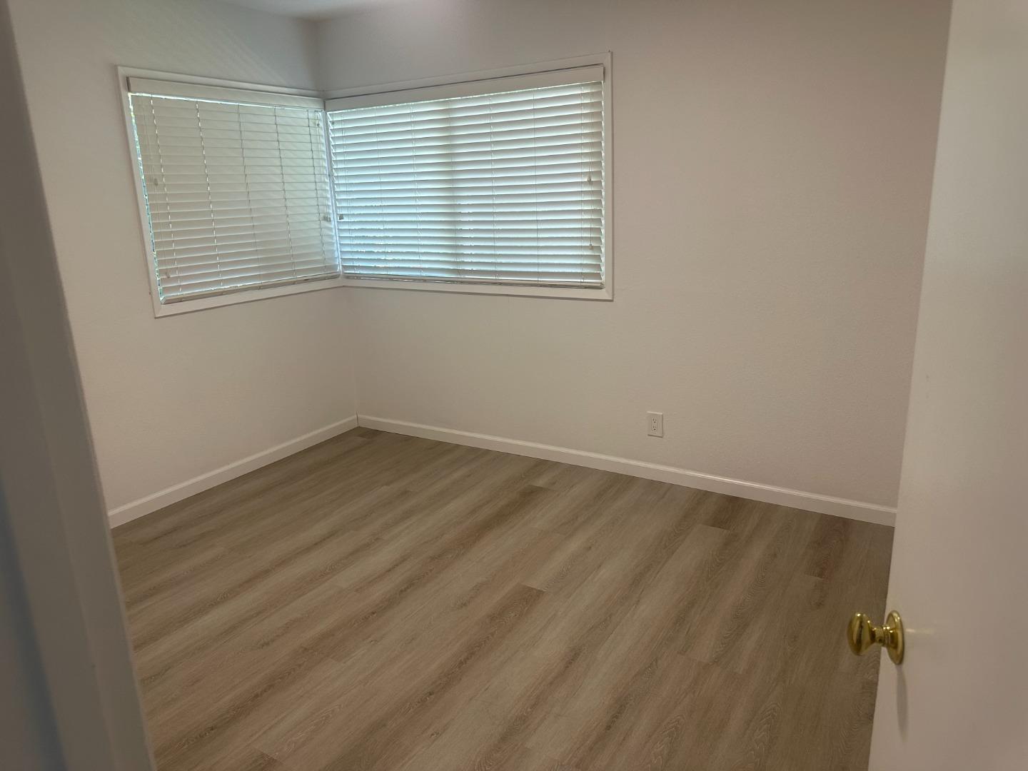 Detail Gallery Image 9 of 16 For 756 Rand St, San Mateo,  CA 94401 - 3 Beds | 2 Baths