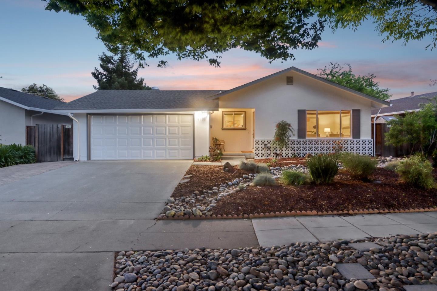 Detail Gallery Image 2 of 36 For 3750 Century Dr, Campbell,  CA 95008 - 4 Beds | 2 Baths