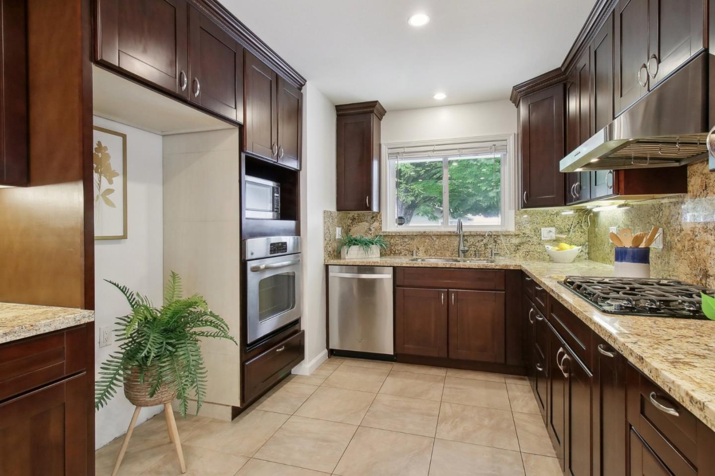 Detail Gallery Image 7 of 36 For 3750 Century Dr, Campbell,  CA 95008 - 4 Beds | 2 Baths
