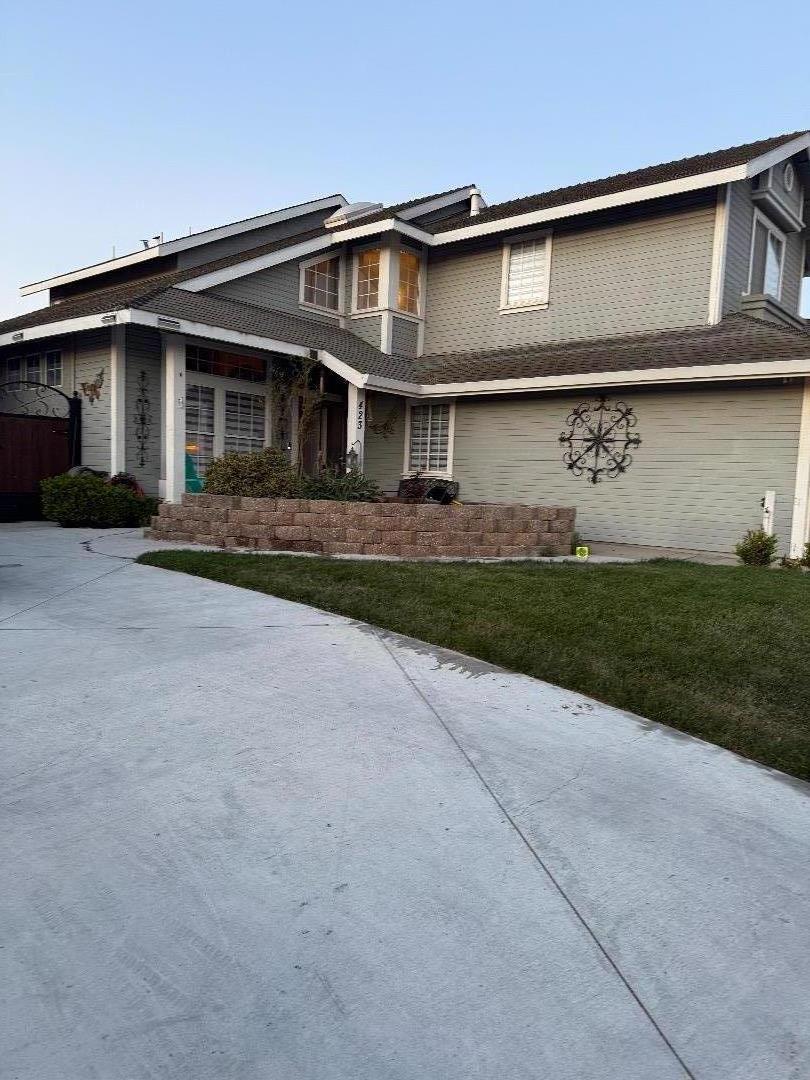 Detail Gallery Image 5 of 10 For 423 Tierra Ave, Soledad,  CA 93960 - 4 Beds | 3 Baths