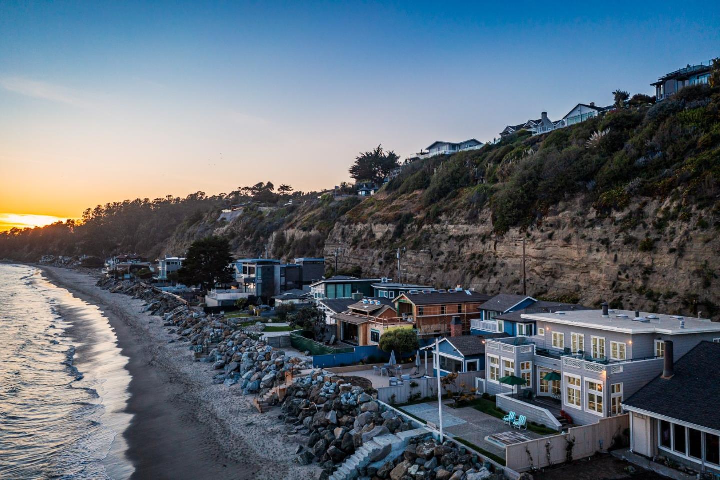Detail Gallery Image 2 of 34 For 749 Las Olas Dr, Aptos,  CA 95003 - 5 Beds | 4/1 Baths