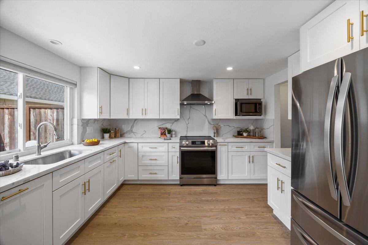 Detail Gallery Image 13 of 50 For 714 Comet Dr, Foster City,  CA 94404 - 3 Beds | 2/1 Baths