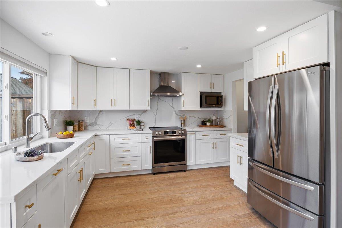 Detail Gallery Image 14 of 50 For 714 Comet Dr, Foster City,  CA 94404 - 3 Beds | 2/1 Baths