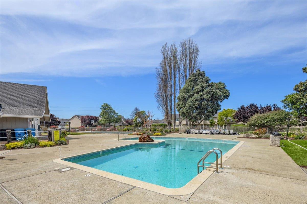Detail Gallery Image 35 of 50 For 714 Comet Dr, Foster City,  CA 94404 - 3 Beds | 2/1 Baths