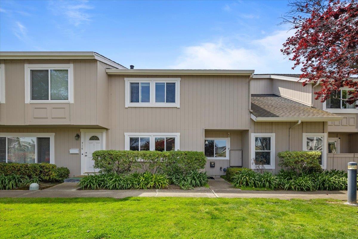 Detail Gallery Image 4 of 50 For 714 Comet Dr, Foster City,  CA 94404 - 3 Beds | 2/1 Baths
