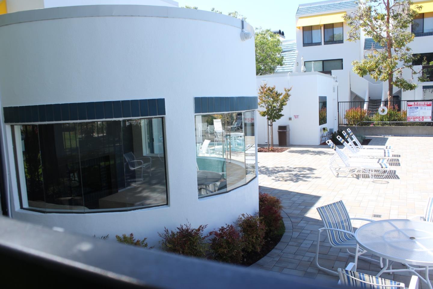 Detail Gallery Image 3 of 10 For 687 Portofino Ln, Foster City,  CA 94404 - 2 Beds | 2 Baths