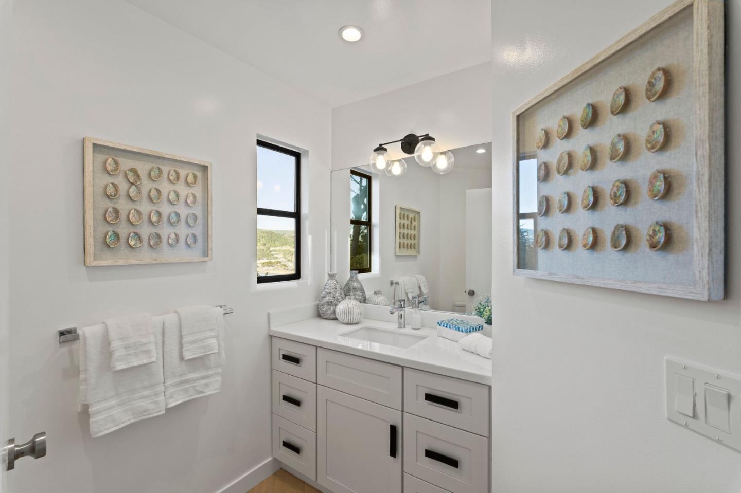 Detail Gallery Image 12 of 33 For 130 Blackburn Ter, Pacifica,  CA 94044 - 3 Beds | 2/1 Baths
