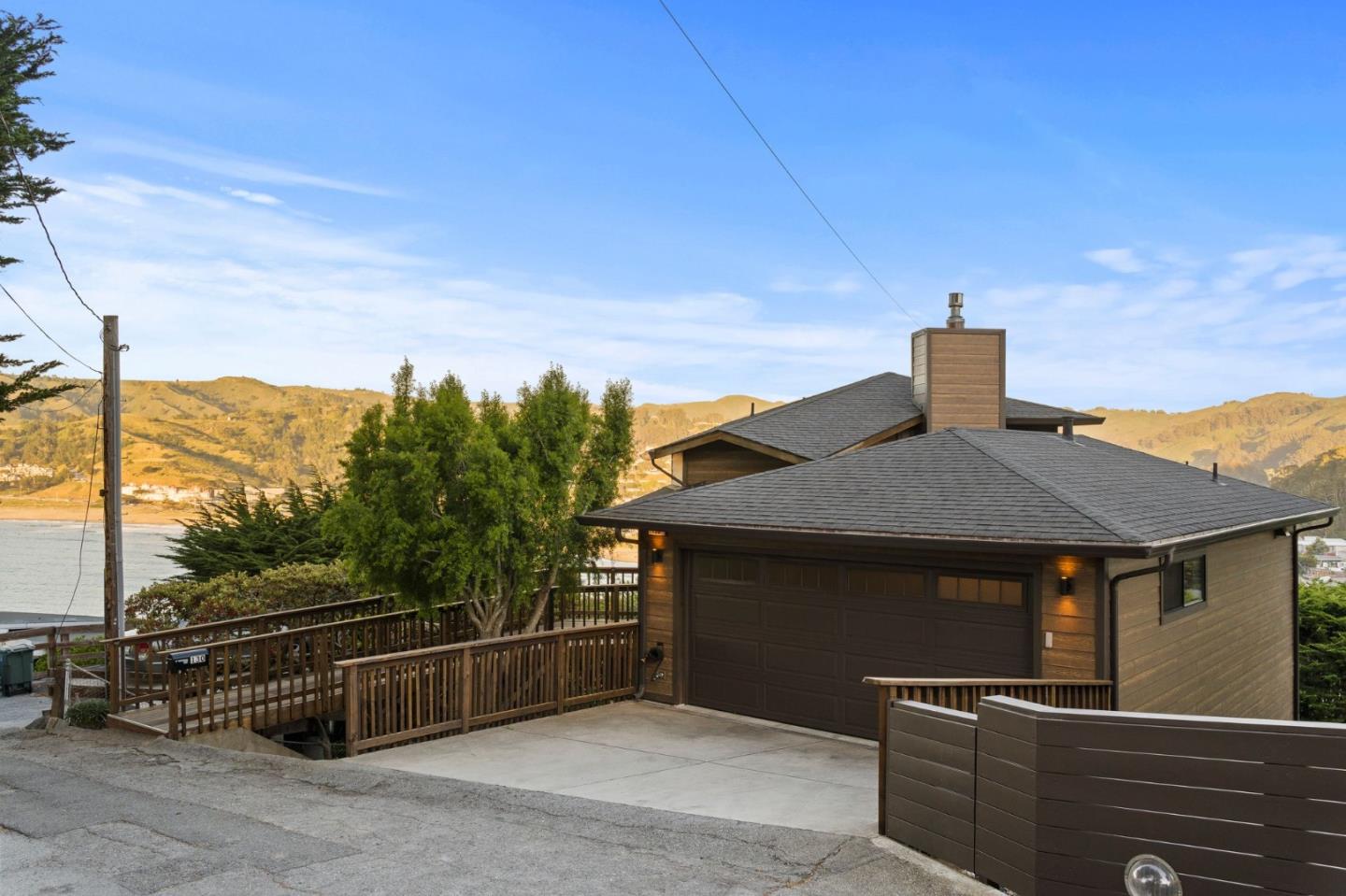 Detail Gallery Image 13 of 33 For 130 Blackburn Ter, Pacifica,  CA 94044 - 3 Beds | 2/1 Baths