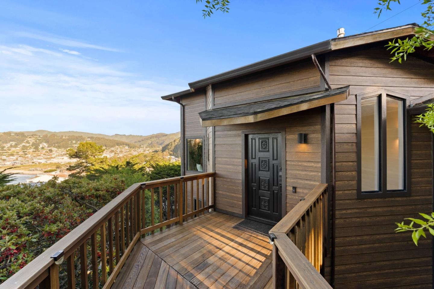 Detail Gallery Image 14 of 33 For 130 Blackburn Ter, Pacifica,  CA 94044 - 3 Beds | 2/1 Baths