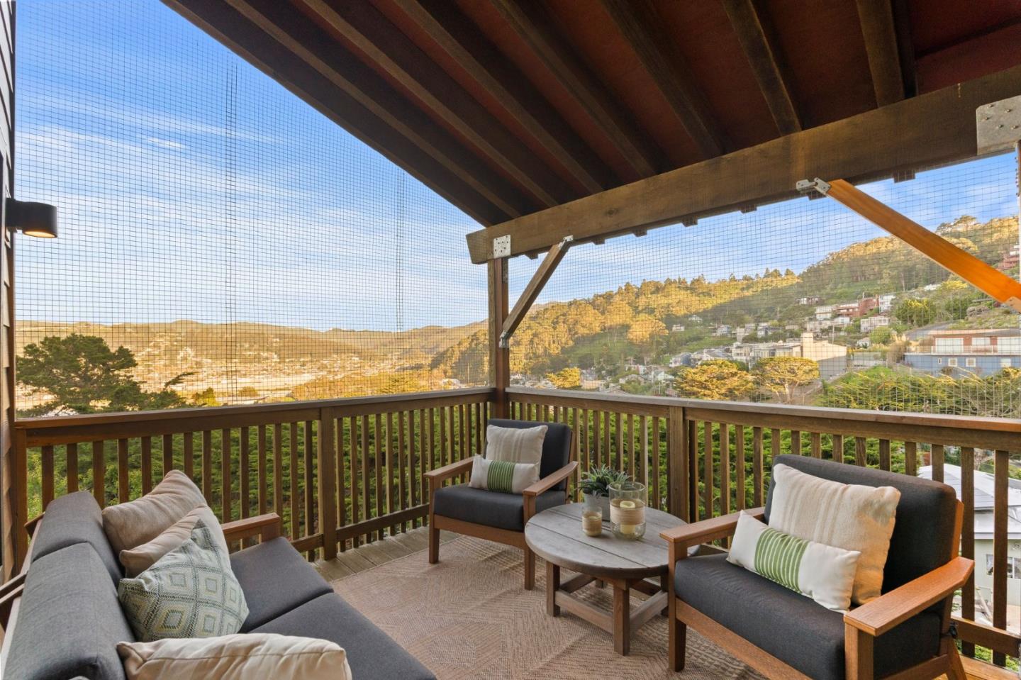 Detail Gallery Image 15 of 33 For 130 Blackburn Ter, Pacifica,  CA 94044 - 3 Beds | 2/1 Baths
