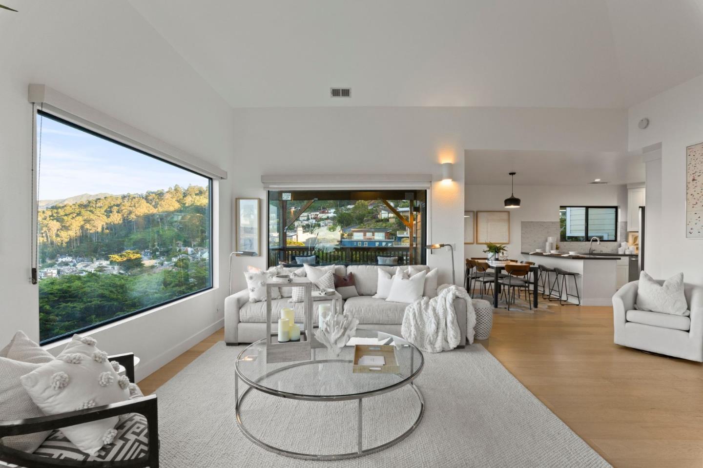 Detail Gallery Image 3 of 33 For 130 Blackburn Ter, Pacifica,  CA 94044 - 3 Beds | 2/1 Baths