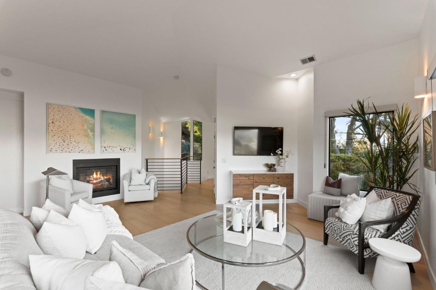 Detail Gallery Image 4 of 33 For 130 Blackburn Ter, Pacifica,  CA 94044 - 3 Beds | 2/1 Baths