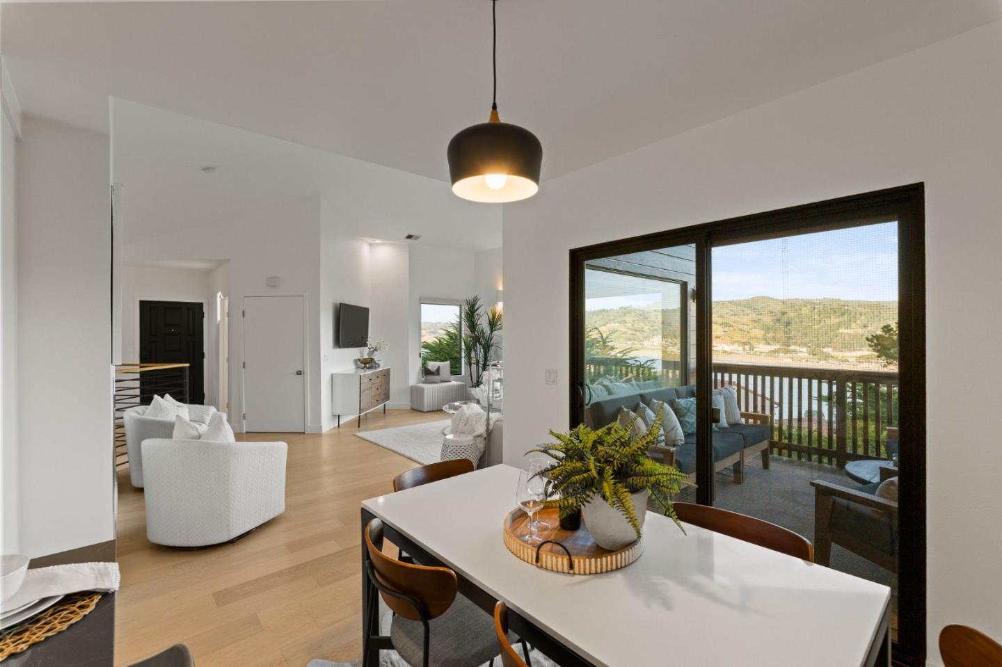 Detail Gallery Image 9 of 33 For 130 Blackburn Ter, Pacifica,  CA 94044 - 3 Beds | 2/1 Baths