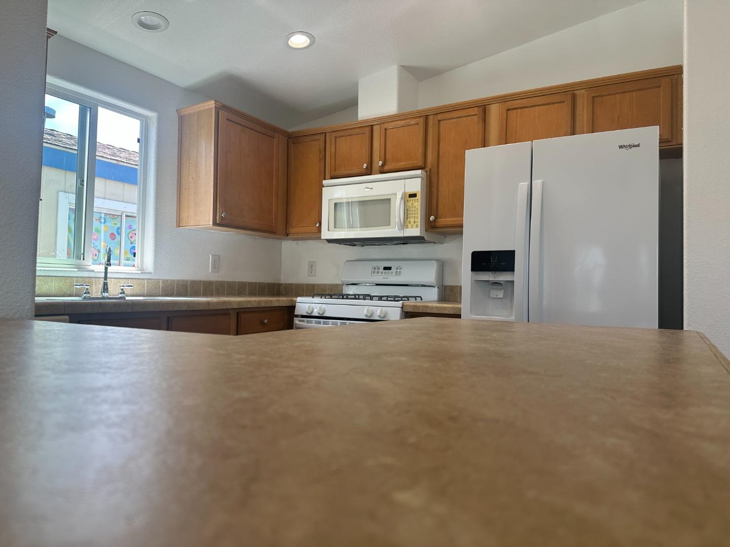 Detail Gallery Image 7 of 13 For 304 Carmel Ave #45,  Marina,  CA 93933 - 2 Beds | 2 Baths