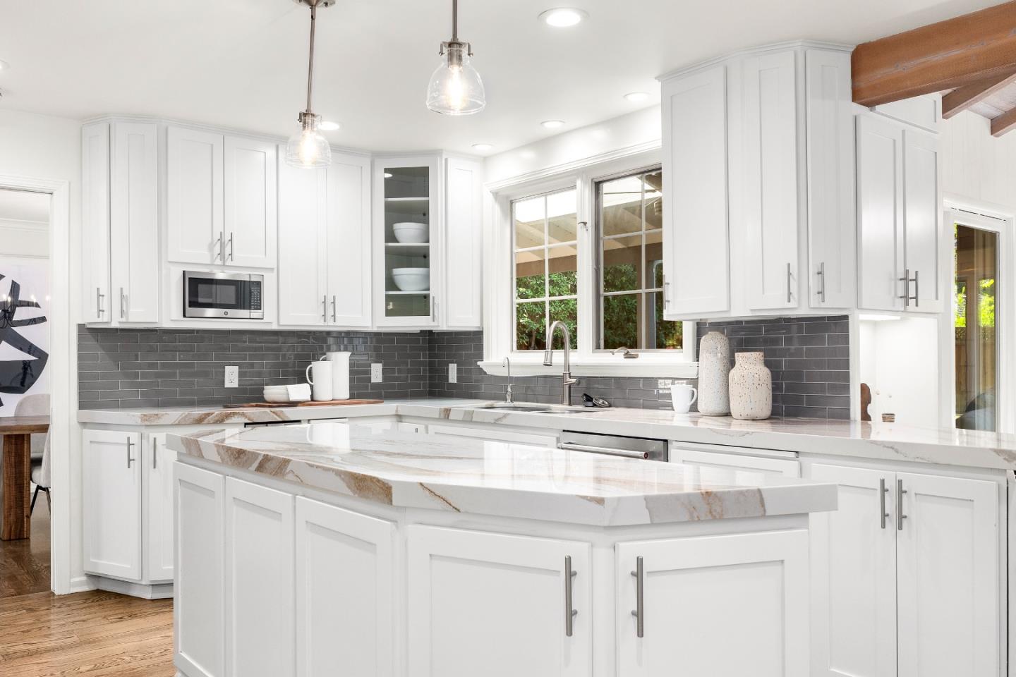 Detail Gallery Image 16 of 54 For 1716 Laurelwood Dr, San Jose,  CA 95125 - 4 Beds | 2/1 Baths