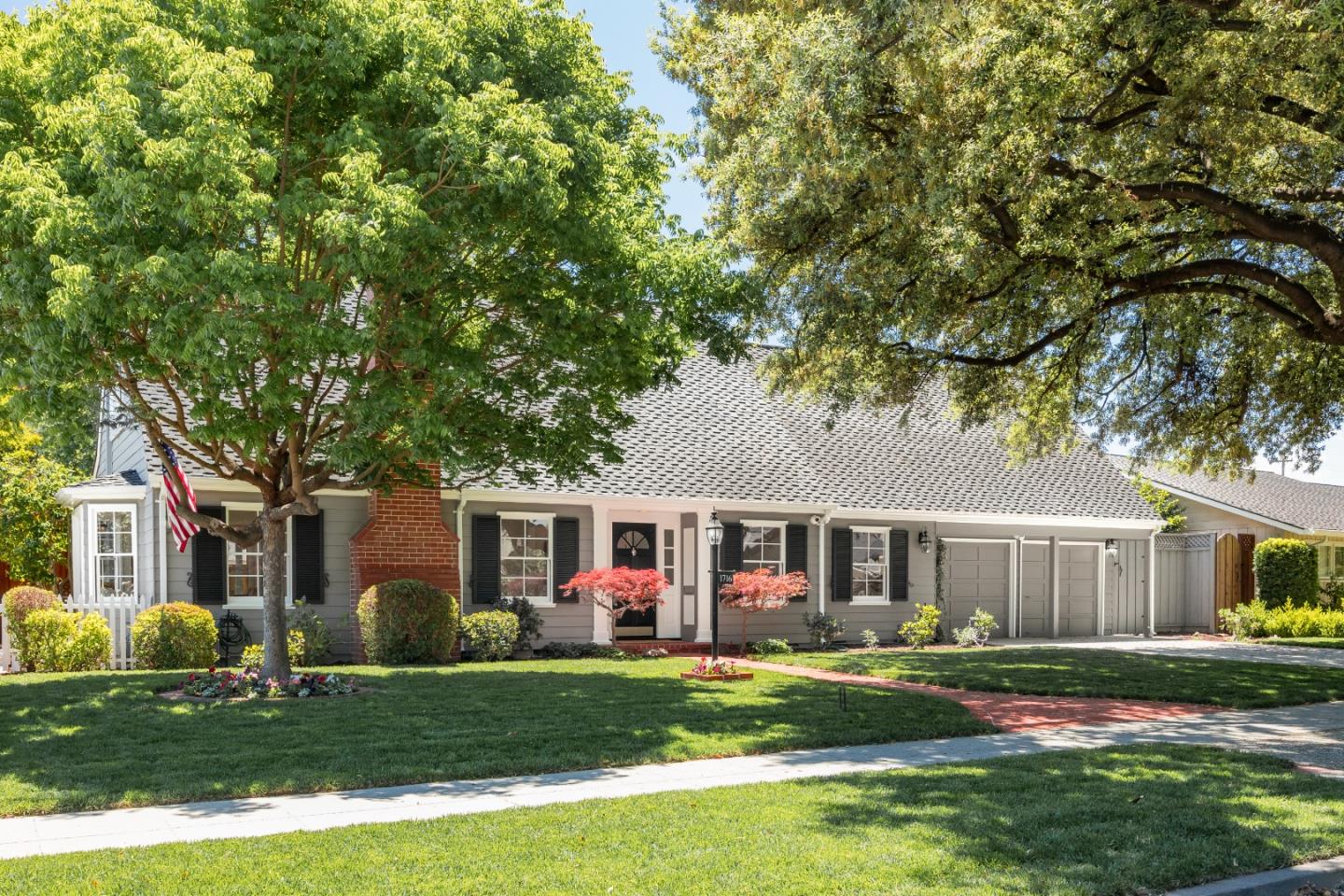 Detail Gallery Image 2 of 54 For 1716 Laurelwood Dr, San Jose,  CA 95125 - 4 Beds | 2/1 Baths