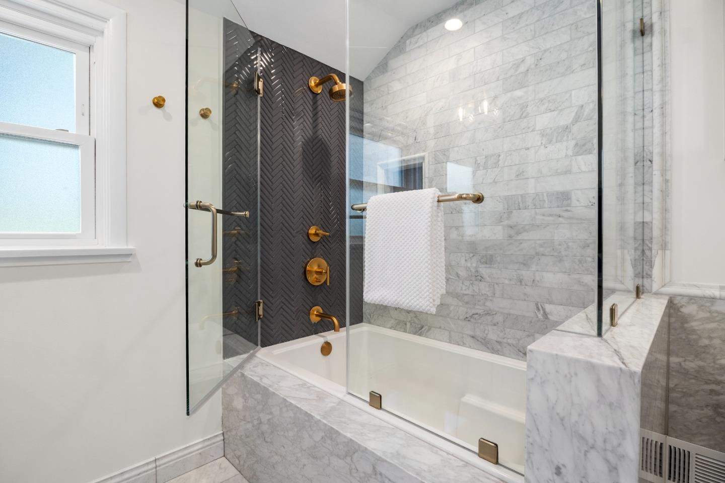 Detail Gallery Image 35 of 54 For 1716 Laurelwood Dr, San Jose,  CA 95125 - 4 Beds | 2/1 Baths