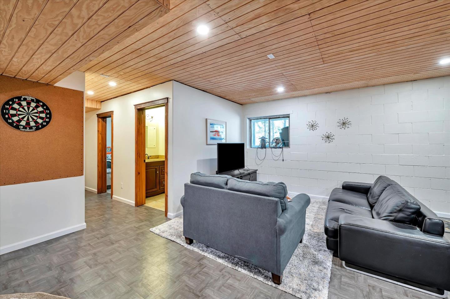 Detail Gallery Image 11 of 33 For 1312 Squaw Rock Trl, Kyburz,  CA 95720 - 4 Beds | 3 Baths