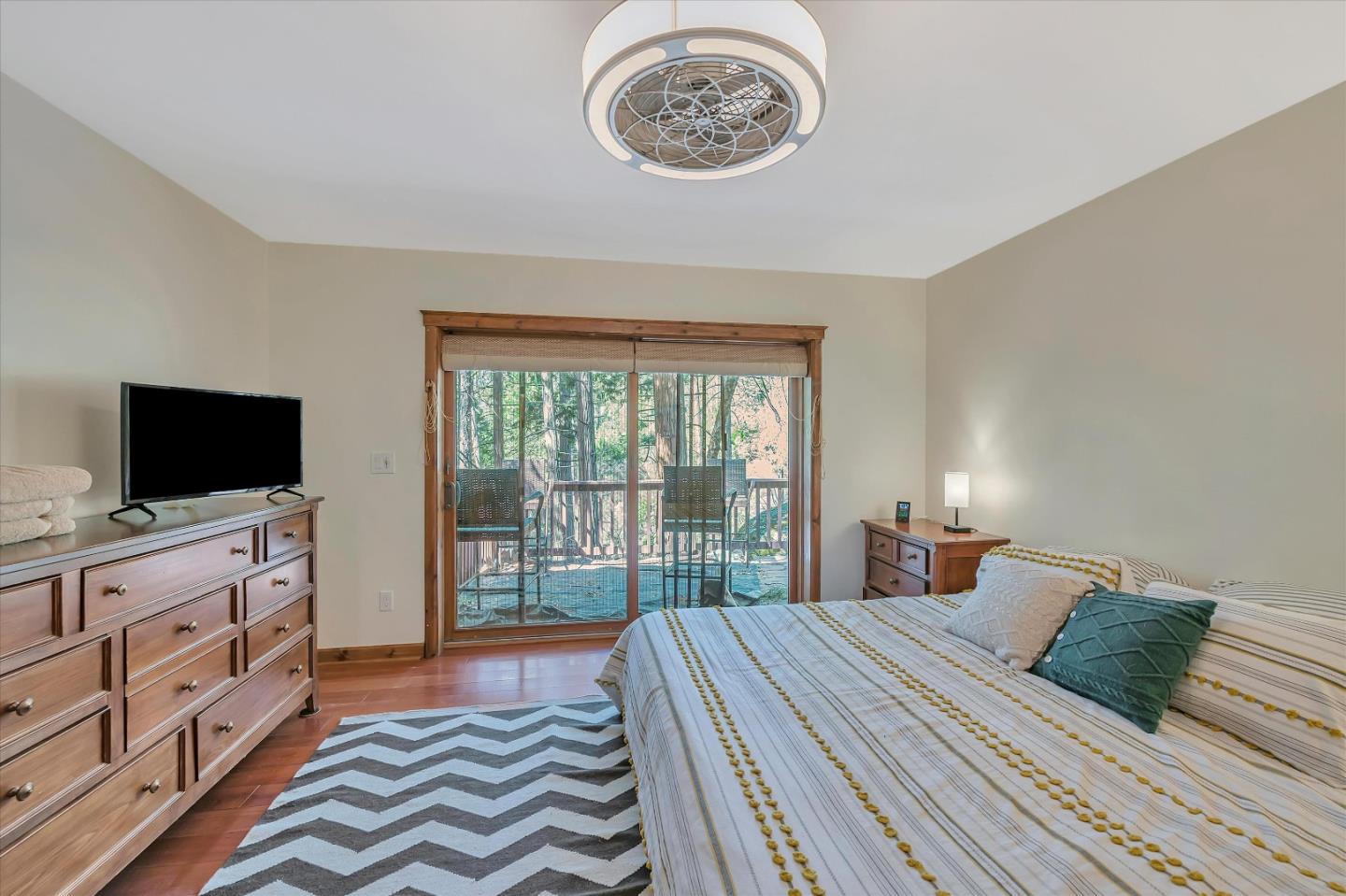 Detail Gallery Image 16 of 33 For 1312 Squaw Rock Trl, Kyburz,  CA 95720 - 4 Beds | 3 Baths