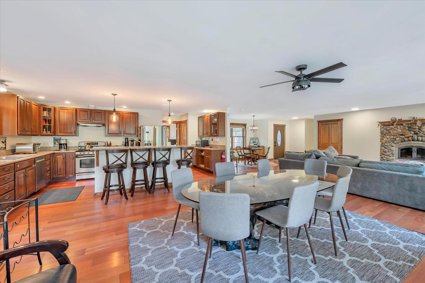 Detail Gallery Image 7 of 33 For 1312 Squaw Rock Trl, Kyburz,  CA 95720 - 4 Beds | 3 Baths