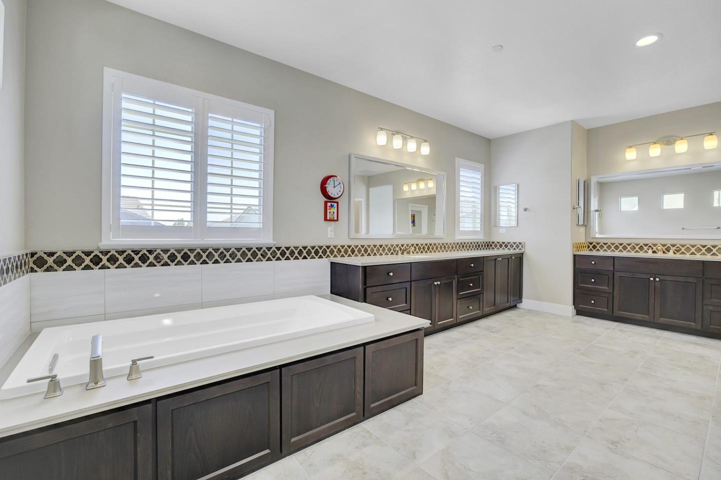 Detail Gallery Image 38 of 53 For 1246 S Wilshire Ave, Mountain House,  CA 95391 - 4 Beds | 3/1 Baths